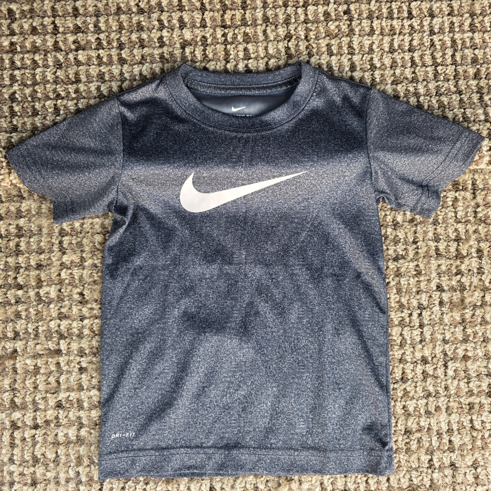 41) NIKE Dri-Fit Athletic Fit Sz. XSmall